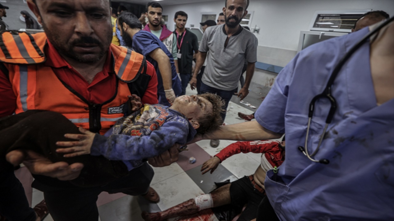 İsrail’in hastaneye saldırısının ardından bölgeden ilk görüntüler! Bu kareler yürekleri dağladı