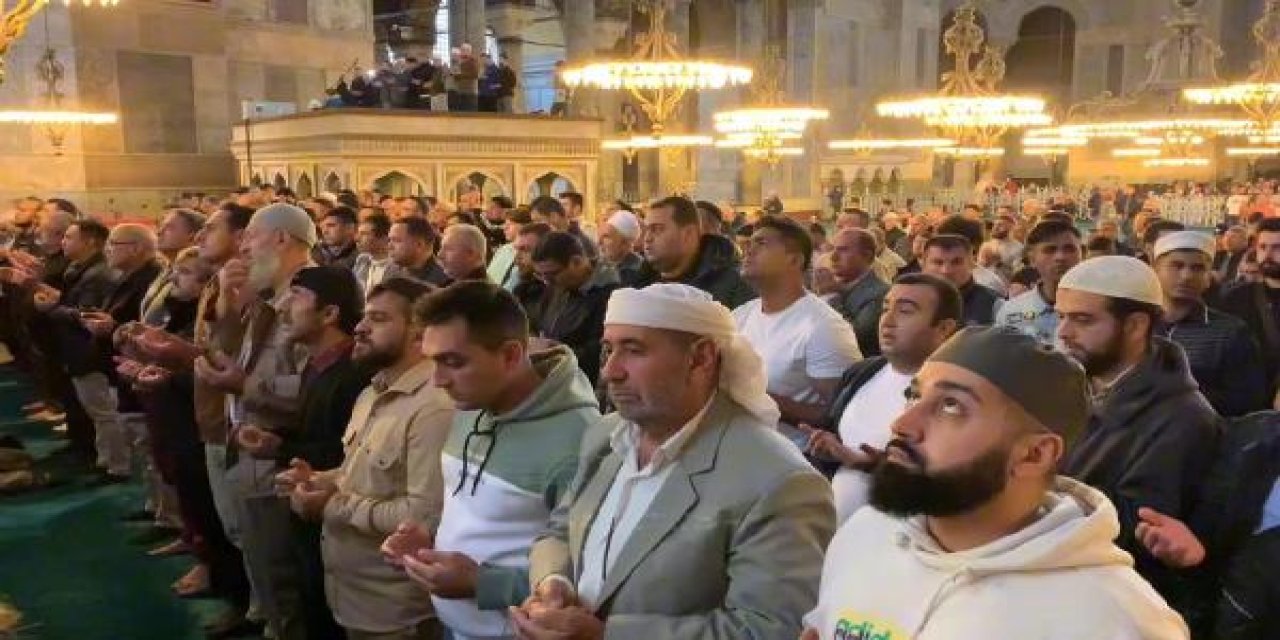 Ayasofya Camii’nde Filistinliler İçin Gıyabi Cenaze Namaz Kılındı