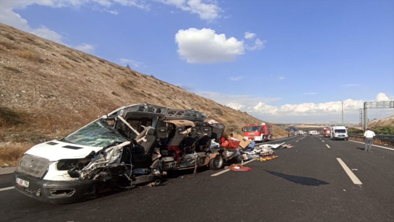 Gaziantep-Şanlıurfa otoyolunda trafik kazası! Ölü ve yaralılar var