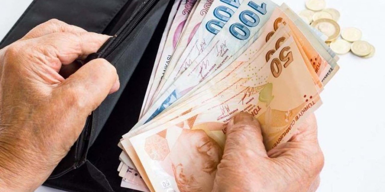 Emekliye 5.000 TL Cumhuriyet Bayramı ikramiyesine ek geri ödemesiz 3.000 TL için başvurular başladı!