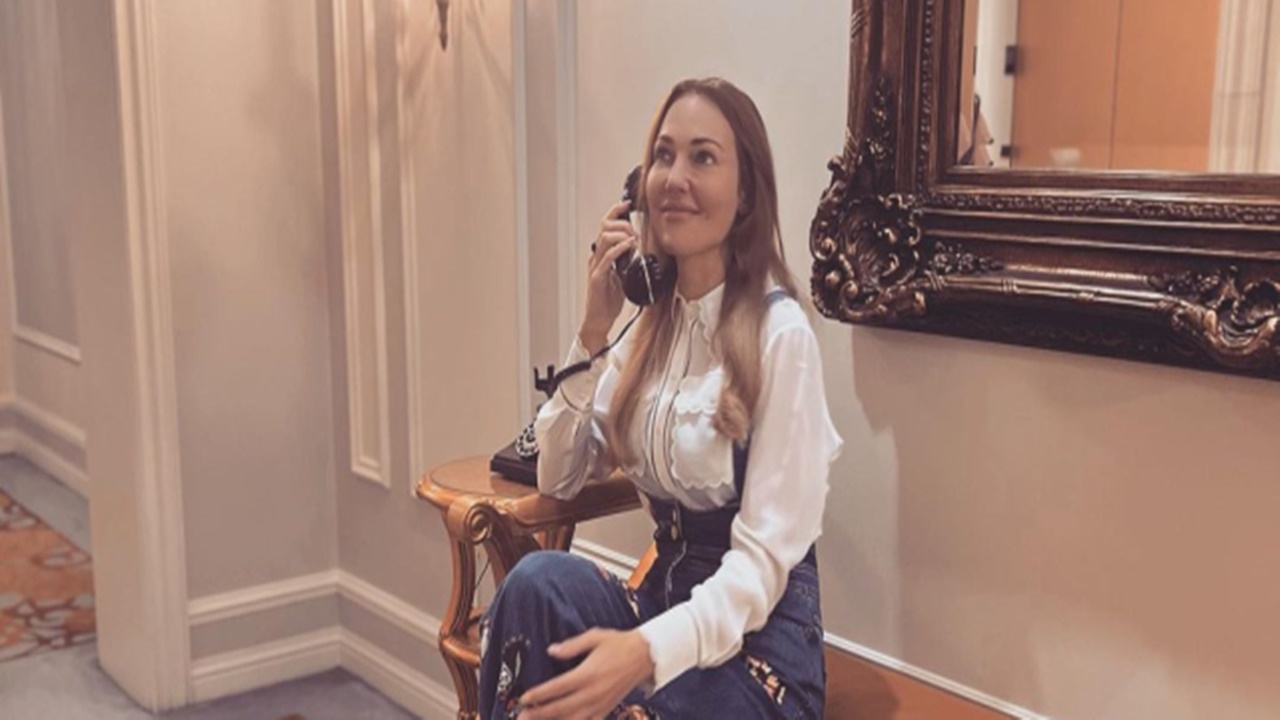 Meryem Uzerli’den küvette üstsüz poz