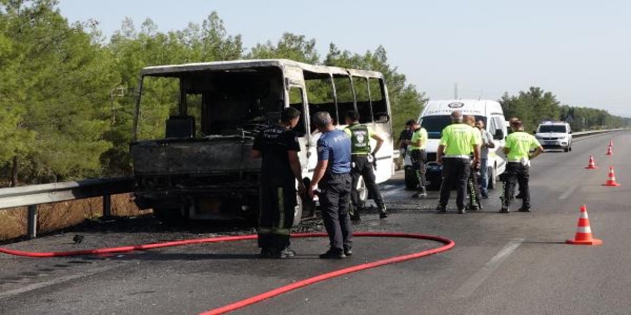 Karavana Çevrilen Midibüs Alev Aldı: 1 Kişi Öldü