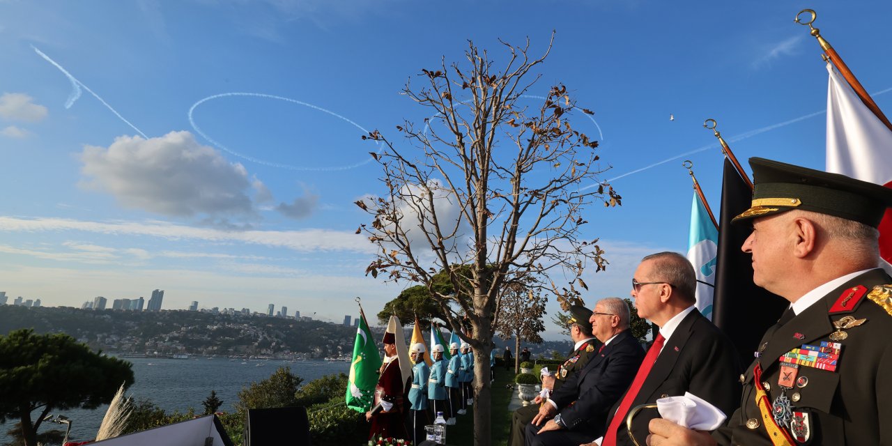 Türk Donanması İstanbul Boğazı’ndan Geçti: Çimariva Selamı Verildi