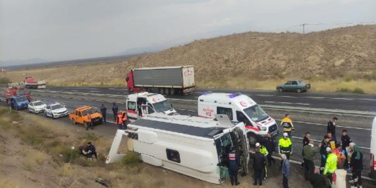 Yolcu Midibüsü Devrildi: 14 Kişi Yaralandı