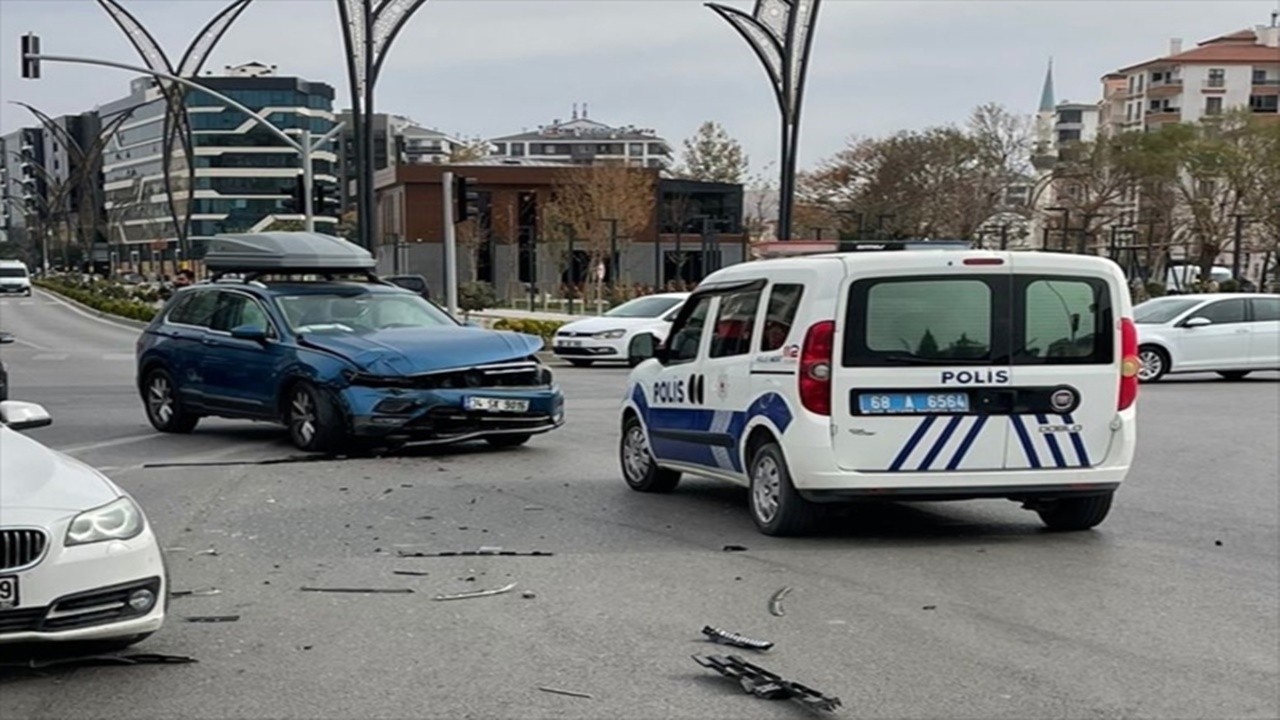 Milli voleybolcu kızıyla birlikte trafik kazası geçirdi! Sağlık durumları hakkında açıklama var