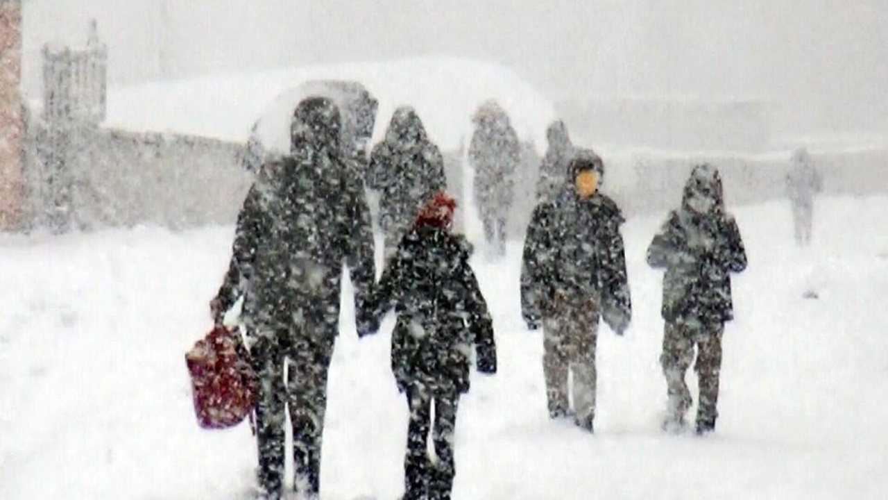 Yarın okullar tatil mi 20 Kasım 2023? Okullarda kar tatili var mı İstanbul, Ankara son durum
