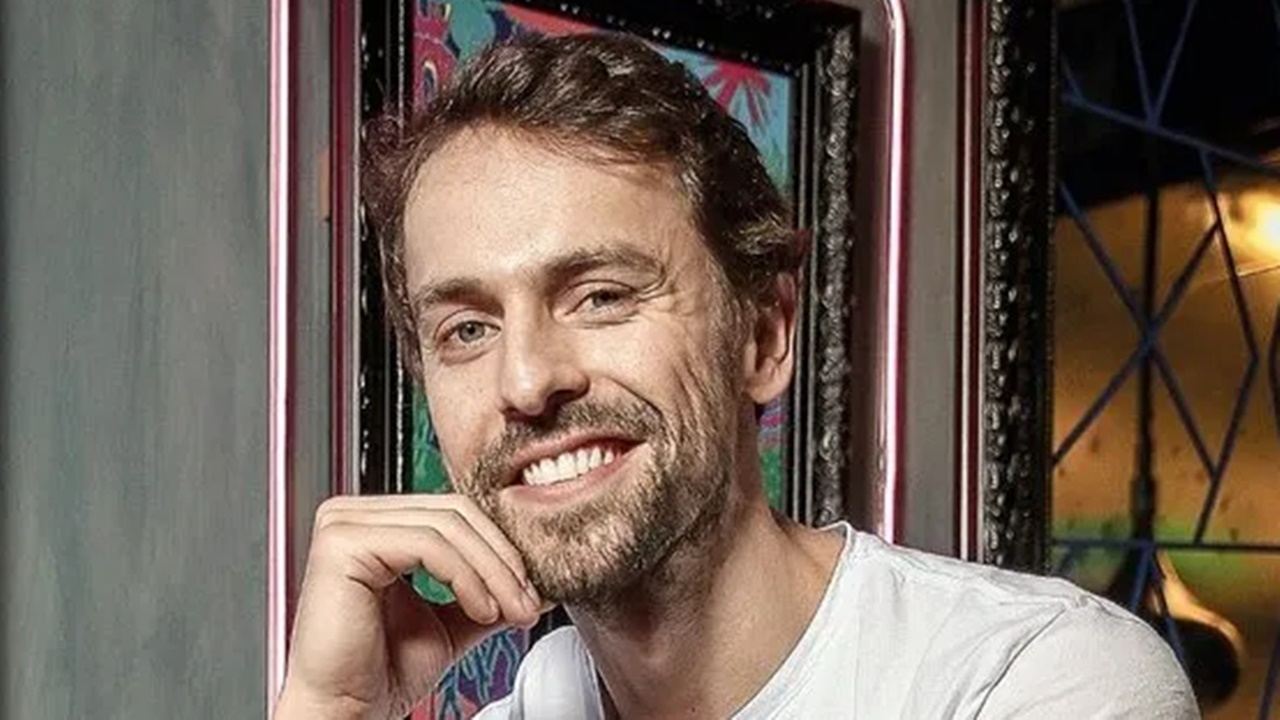 Sandık Kokusu Atilla'yı kim oynuyor? Metin Akdülger kimdir kaç yaşında? Metin Akdülger sevgilisi kim?