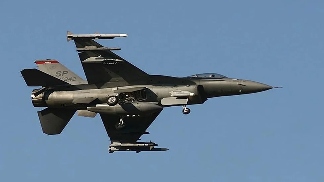 Güney Kore'de ABD F16 savaş uçağı düştü