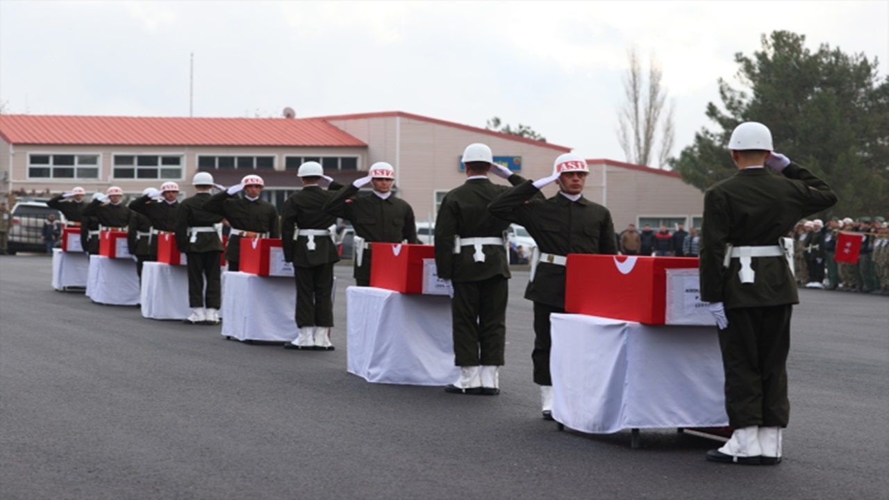 Vatan size minnettar! Şehit olan askerlerimiz için Şırnak’ta tören yapıldı