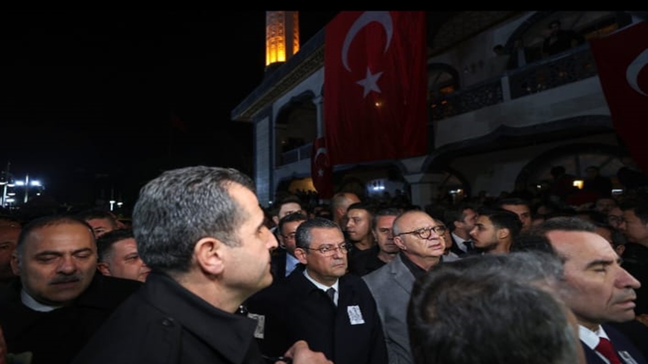 CHP Genel Başkanı Özgür Özel’e şehit cenazesinde tepki! Hep bir ağızdan aynı cümleyi haykırdılar