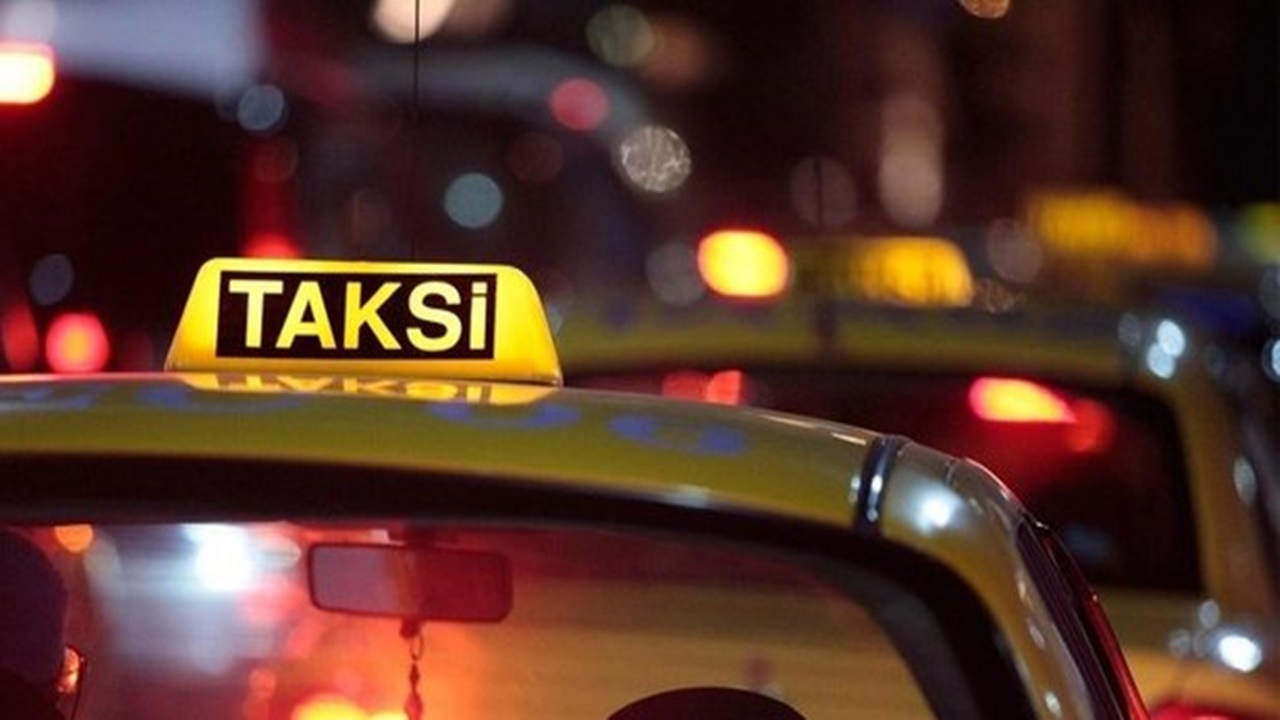 dikkat-zamli-tarife-bu-gece-yarisindan-itibaren-basliyor-taksiye-binen-afallamasin-ucret-degisti.jpeg