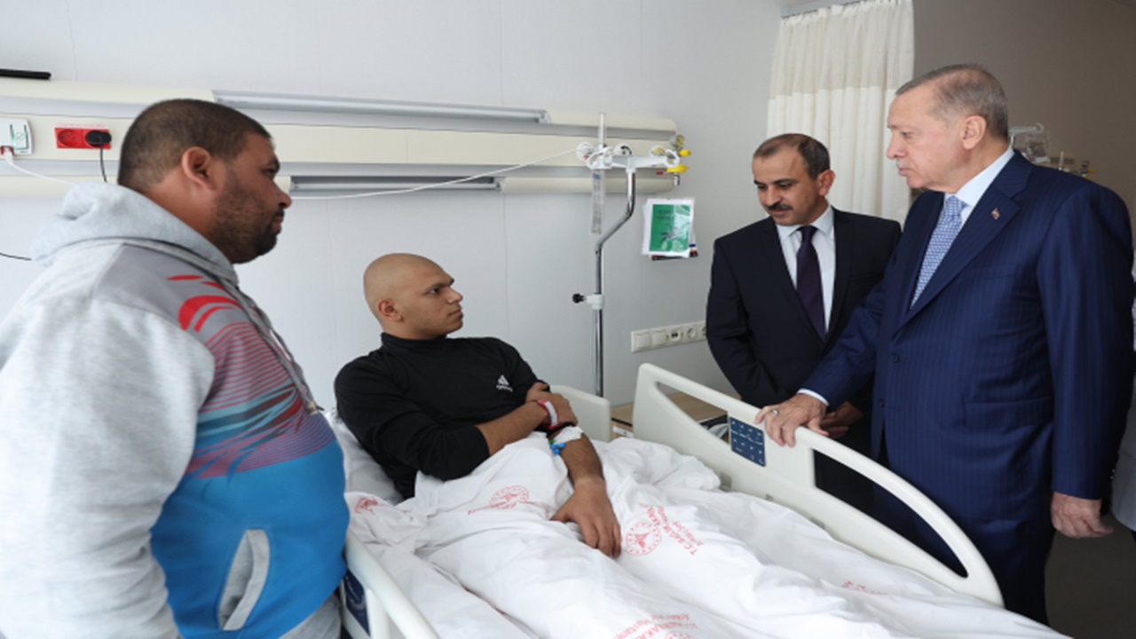 cumhurbaskani-erdogan-gazze-den-turkiye-ye-sevk-edilen-hastalari-ziyaret-etti.jpg