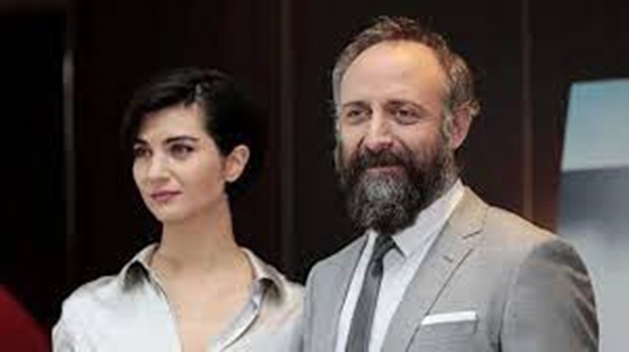 halit-ergenc-ile-tuba-buyukustunu-biraraya-getiren-dizi.jpg