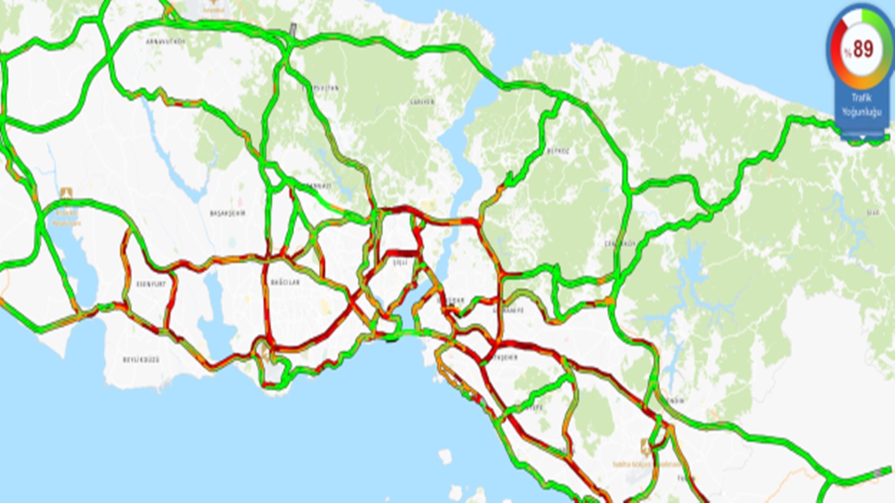 istanbul-saganak-yagisa-teslim-oldu-trafik-kilitlendi-istanbul-trafik-yogunlugu-haritasi-001.jpg