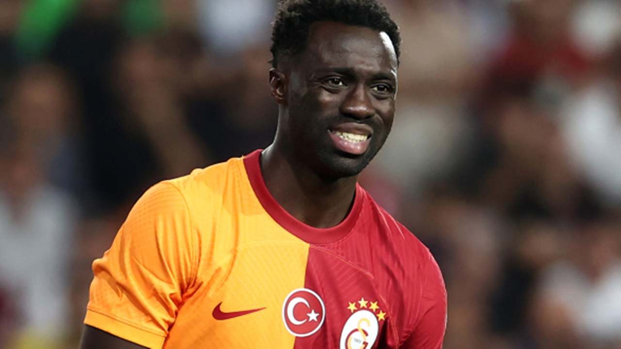 davinson-sanchez-son-durum-sakatligi-devam-ediyor-gozler-derbi-macinda.jpg