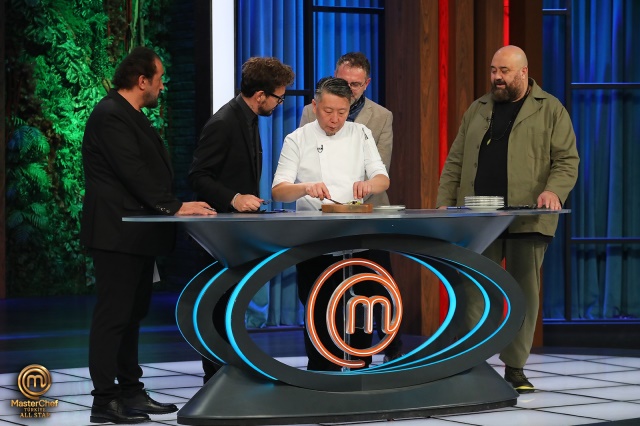 masterchefte-ilk-sef-onlugunu-giyen-yerismaci-belli-oldu-001.jpg