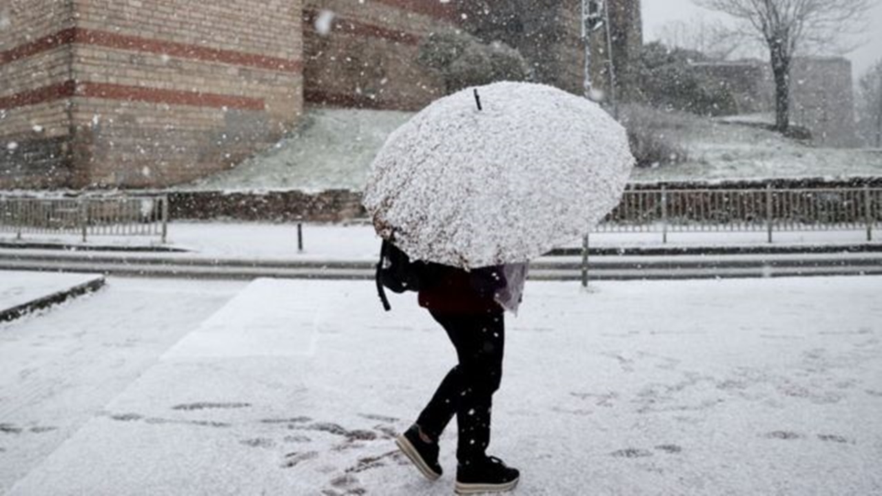 meteoroloji-genel-mudurlugu-uyari-ustune-uyari-veriyor-beklenen-kar-yagisi-ulkeye-giris-yapiyor-001.jpg