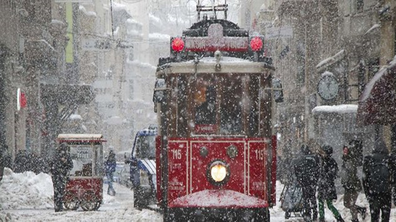 istanbul-icin-saat-verildi-lapa-lapa-kar-yagacak-meteoroloji-ve-akom-dan-kritik-uyari.jpg