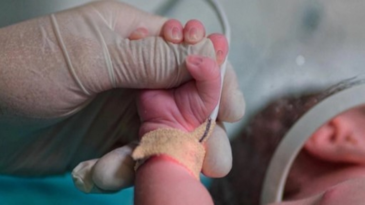 yeni-dogan-bebek-vurgunu-olayi-tuyler-urpertti-bebekleri-ozel-hastanelere-sevk-edip.jpg