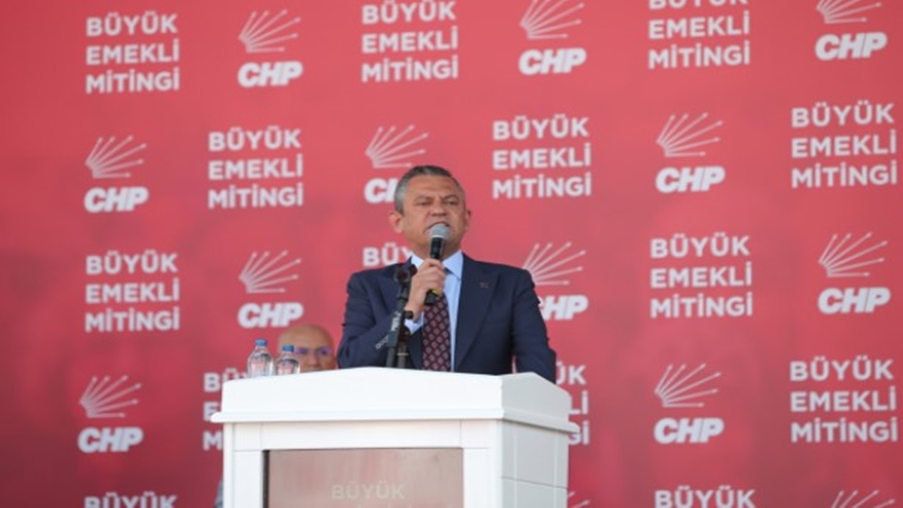 chp-buyuk-emekli-mitingi-ozgur-ozel-emekli-maasi-asgari-ucret-seviyesine-cikacak.jpg