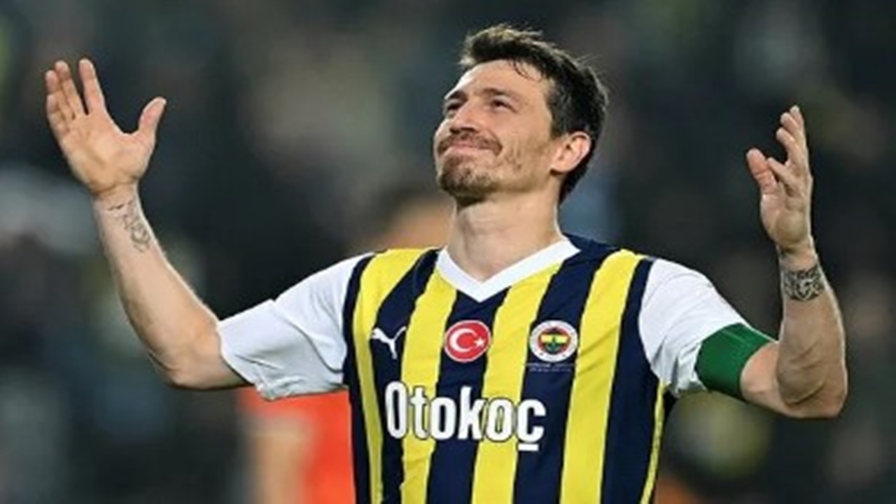 fenerbahce-den-mert-hakan-yandas-karari-kaliyor-mu-gidiyor-mu-belli-oldu.jpg