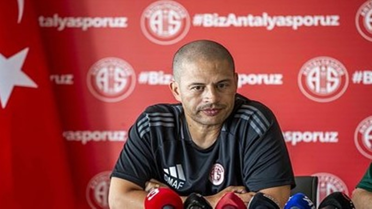 antalyaspor-da-alex-de-souza-donemi-sona-erdi-iste-yerini-dolduracak-isim.jpg