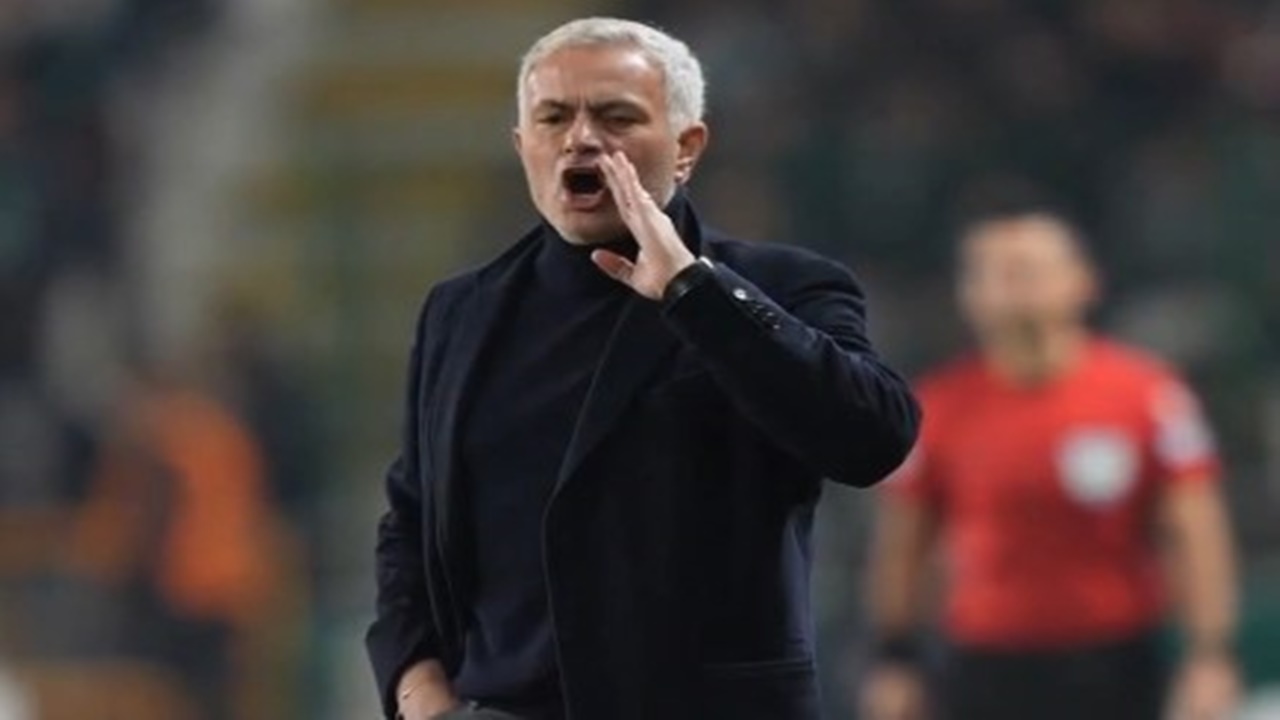 mourinho-konyaspor-maci-sonrasi-demedigini-birakmadi.jpg