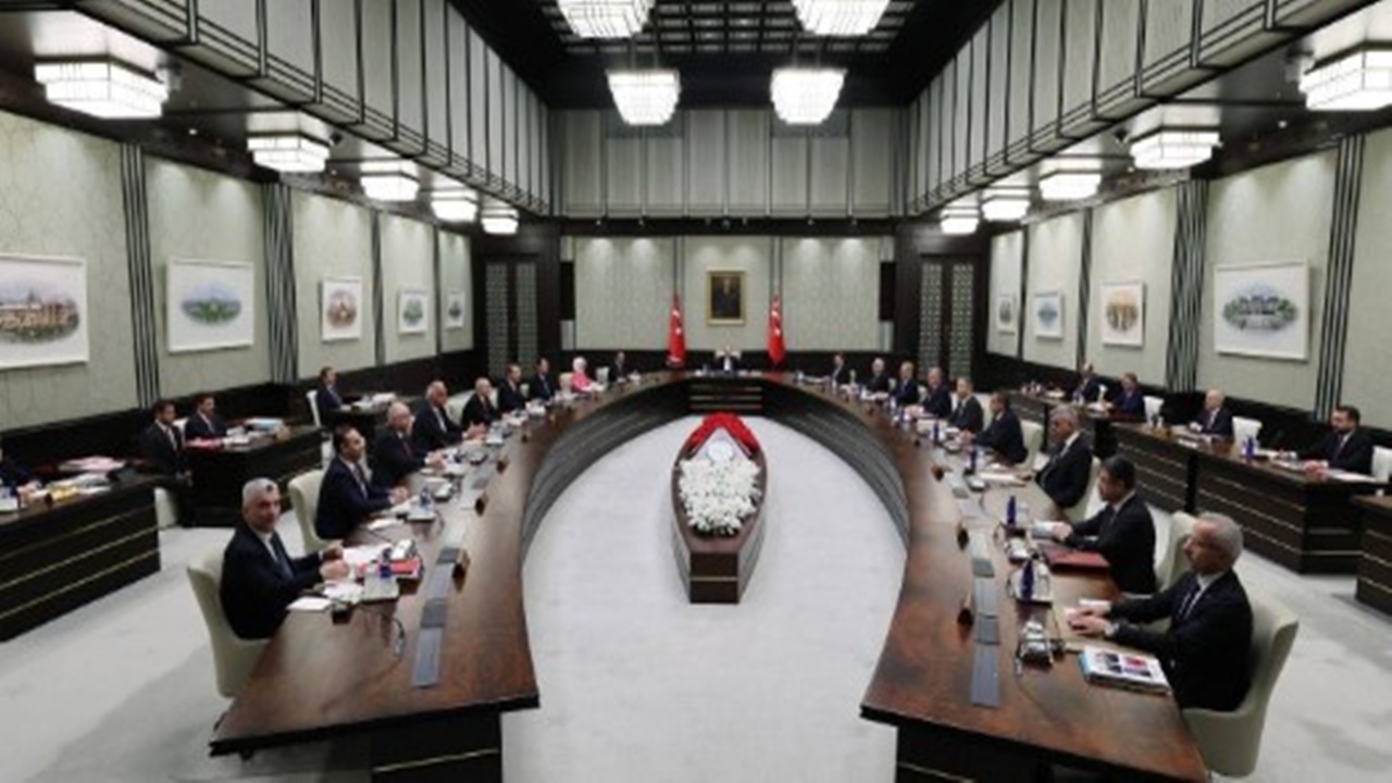 kabine-degisikligi-iddialari-gundemde-3-isim-geri-donuyor.jpg