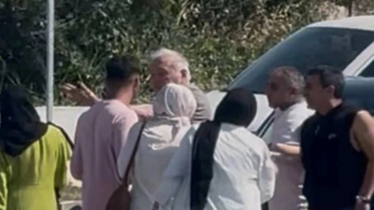 ilber-ortayli-kaza-gecirdi-balikesirdeki-trafik-kazasiyla-ilgili-aciklama-geldi.jpg