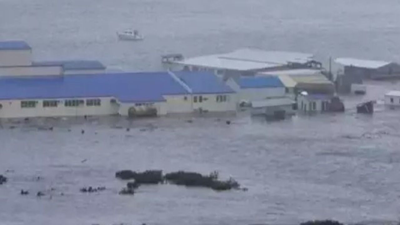 rusyadaki-deprem-sonrasi-ilk-tsunami-dalgalari-halk-hizla-tahliye-ediliyor.jpg