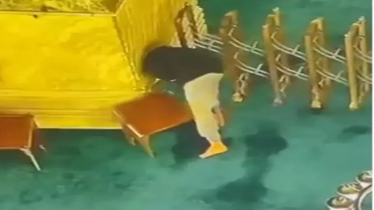 hali-yikamaci-psikolog-skandali-bunu-da-gorduk.jpg