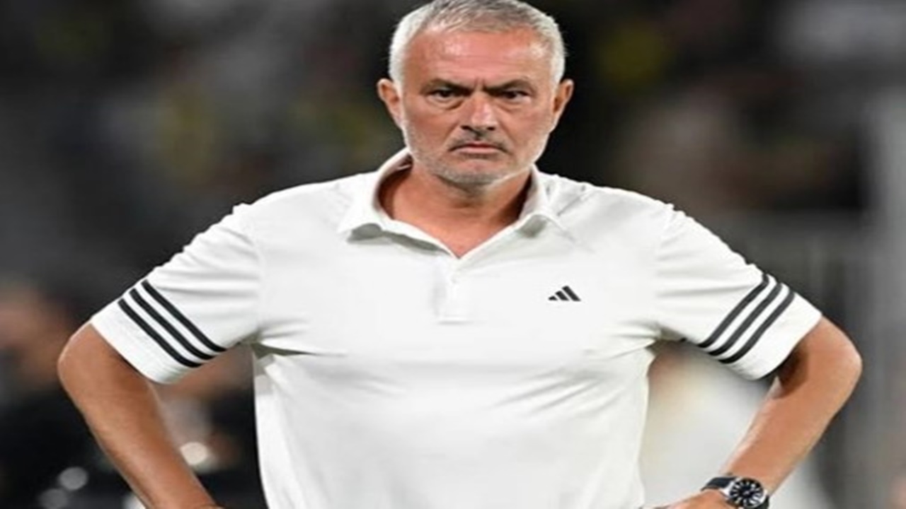 jose-mourinho-fenerbahce-yonetimini-hedef-aldi-demedigini-birakmadi.jpg