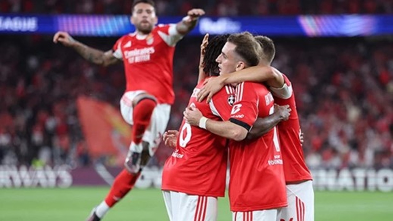 fenerbahce-sampiyonlar-ligine-veda-etti-gol-kerem-akturkoglundan.jpg